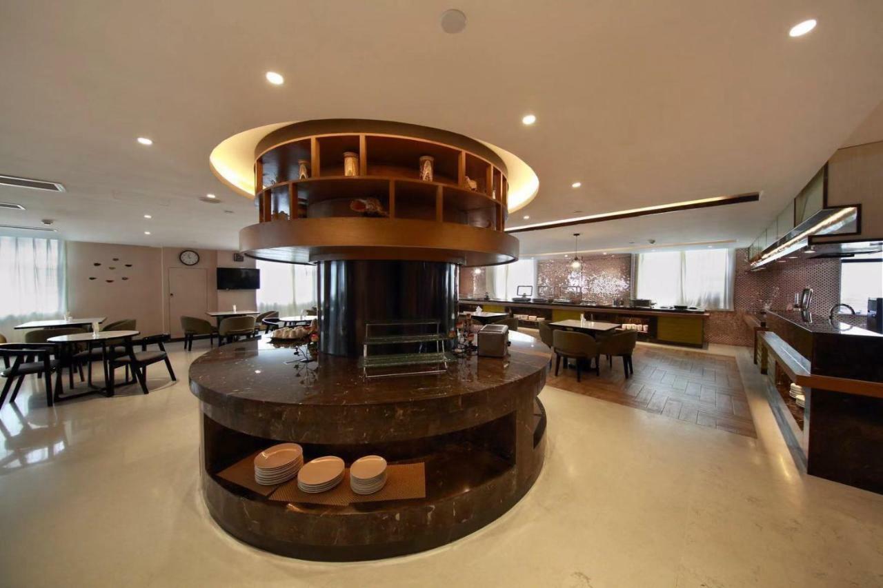 锦江都城酒店海南省政府日月广场免税店 Haikou  Extérieur photo